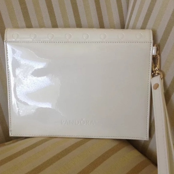 NWOT Pandora Cream Clutch Wristlet Purse. - Picture 2 of 8